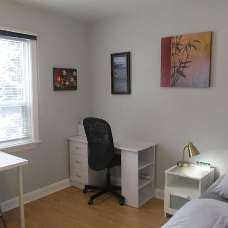 High Park Single Room With Personal Washroom And Kitchen Toronto Esterno foto