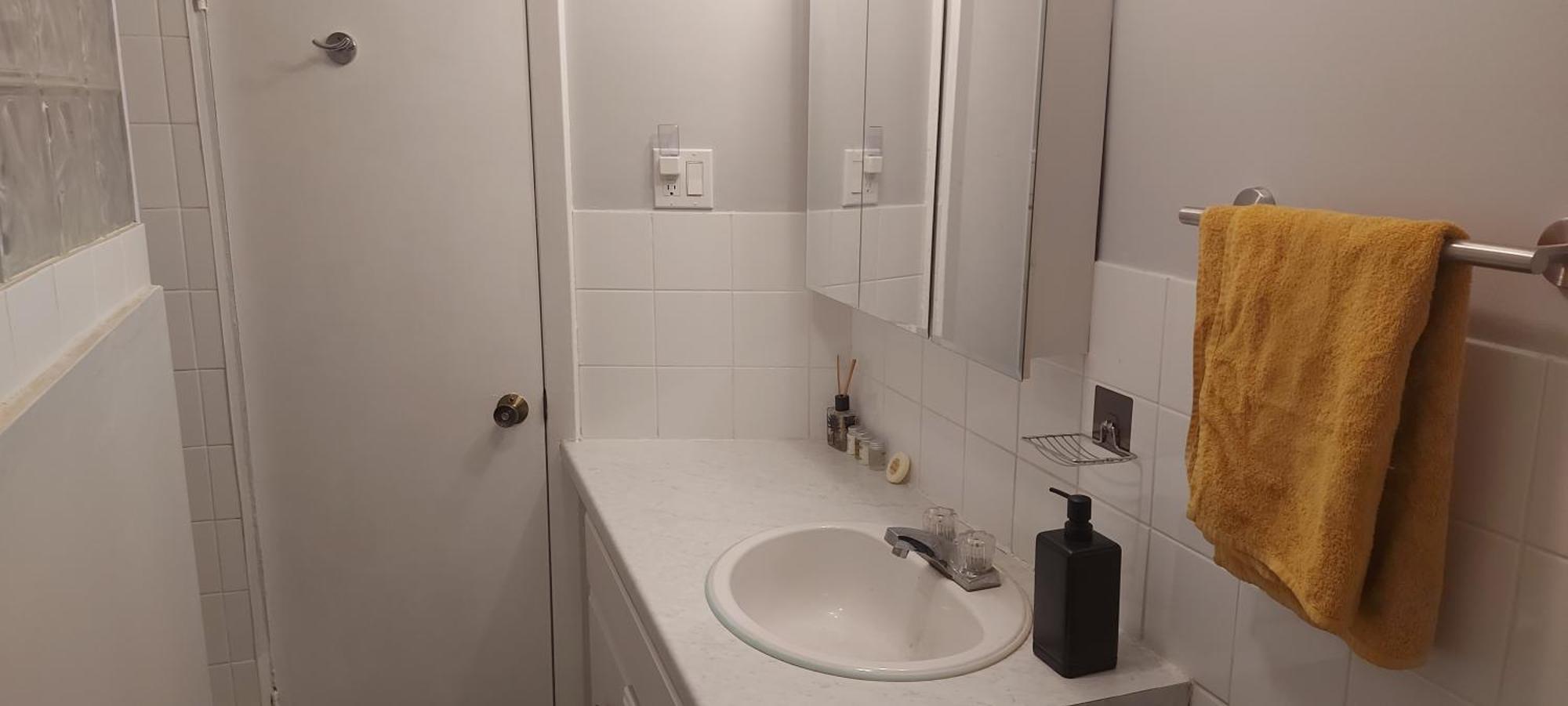 High Park Single Room With Personal Washroom And Kitchen Toronto Esterno foto