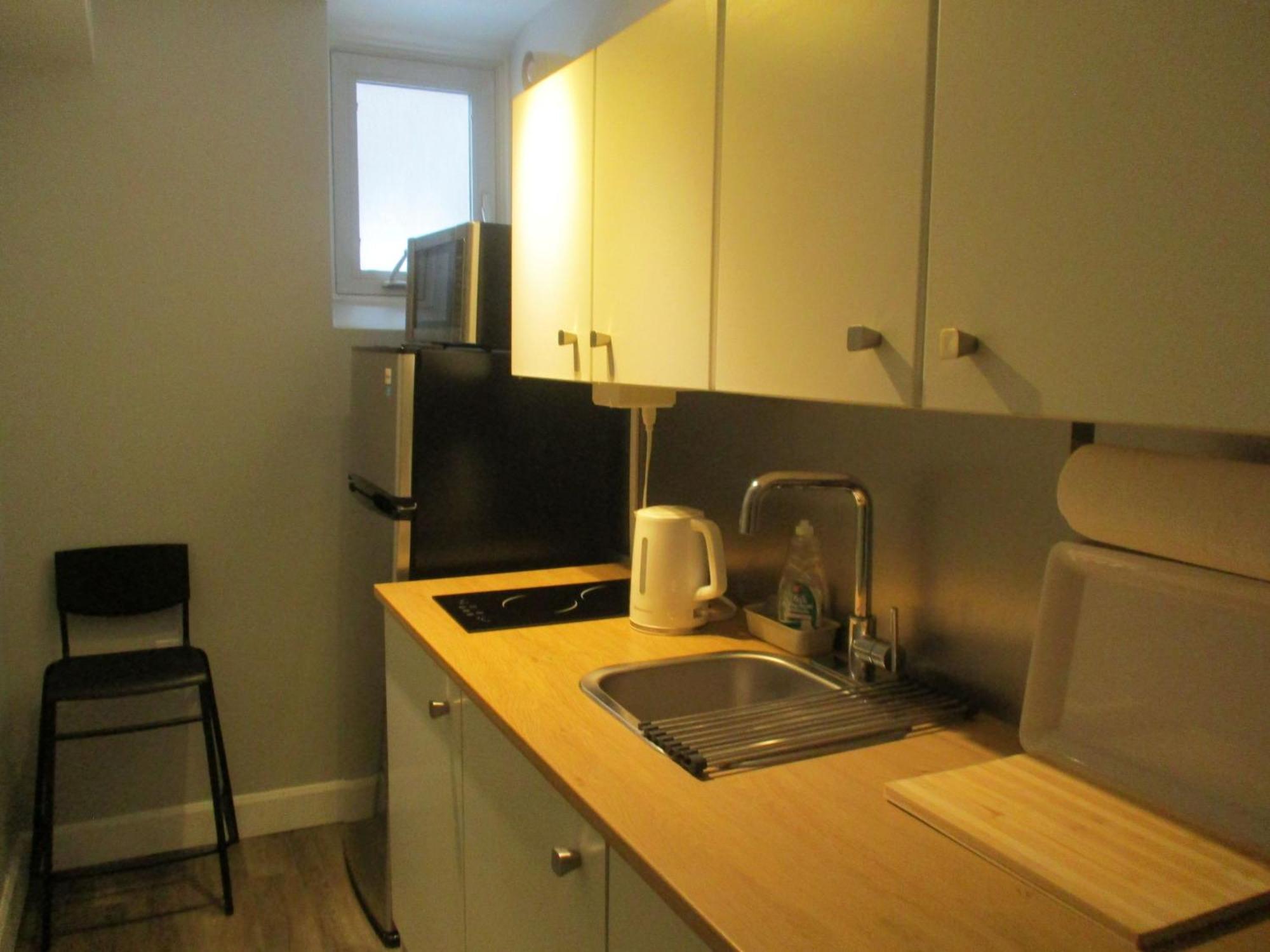 High Park Single Room With Personal Washroom And Kitchen Toronto Esterno foto