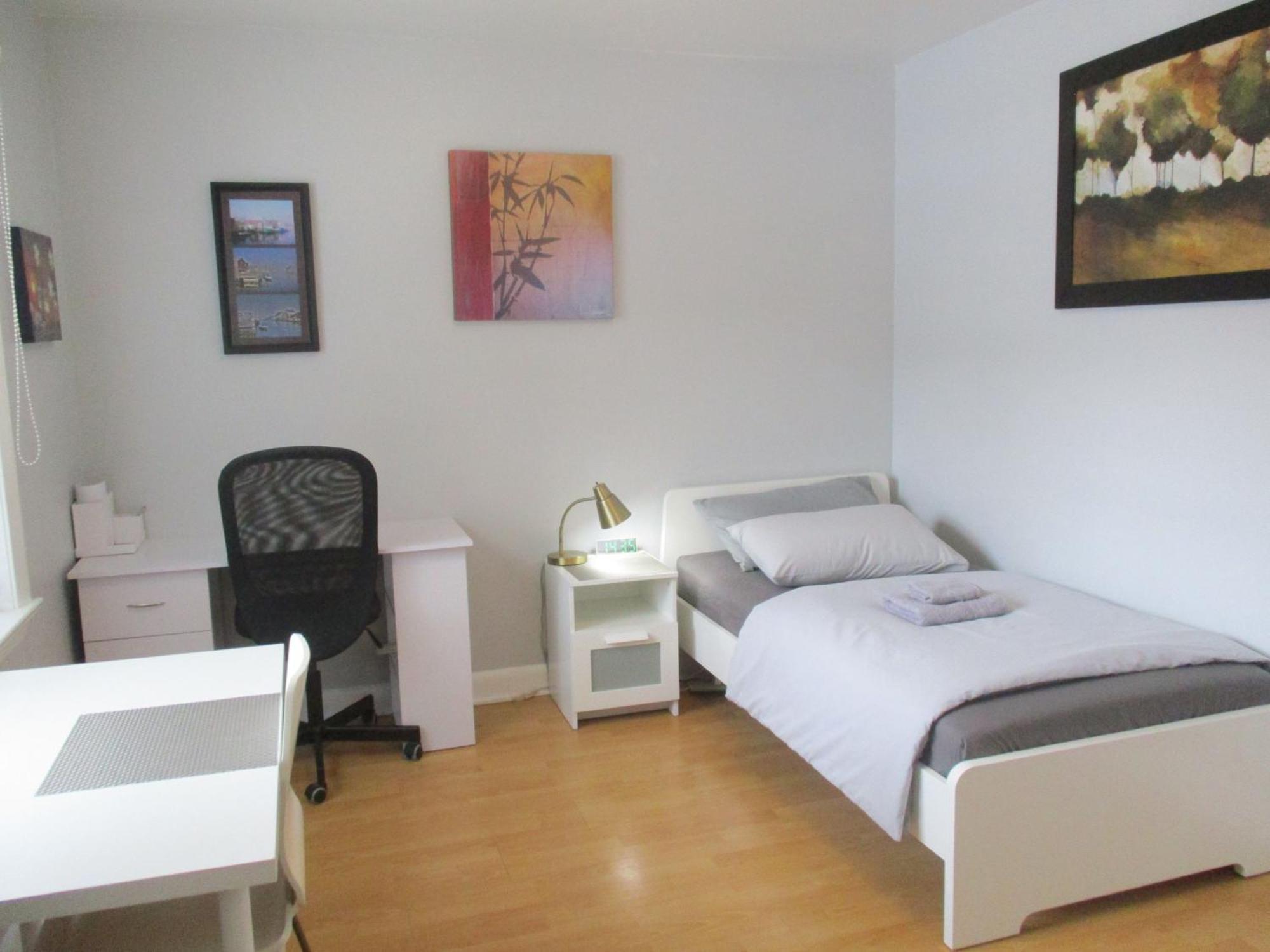 High Park Single Room With Personal Washroom And Kitchen Toronto Esterno foto